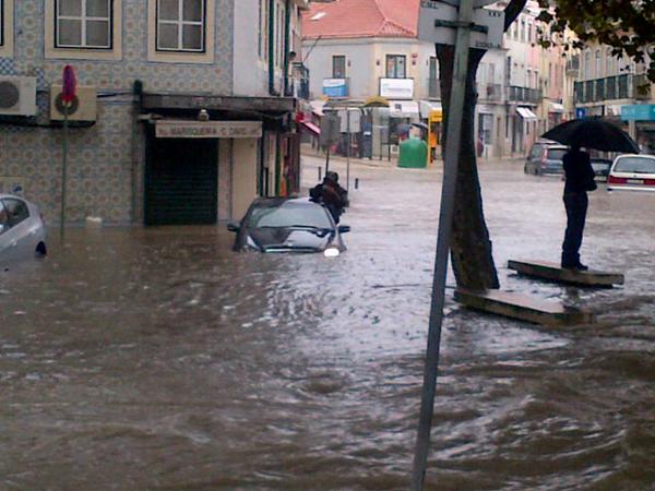 Terceiro mundo É isto. Lisboa, Alcantara, agora. Vou ficar sem carro. 