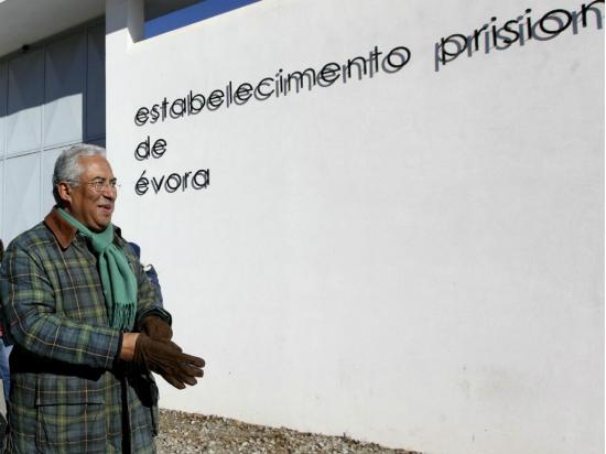 O rigor do Inverno, demonstrado pelas luvas e cachecol quentinhos.