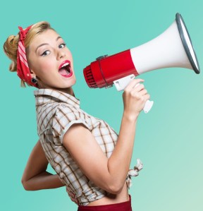 Mulher com megafone